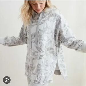 Aerie OVERSIZED Gray Leaf Print Hoodie ✨️✨️